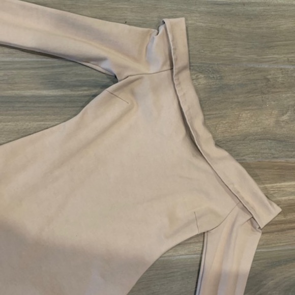 Off the Shoulder Body Con Dress! - Picture 3 of 5